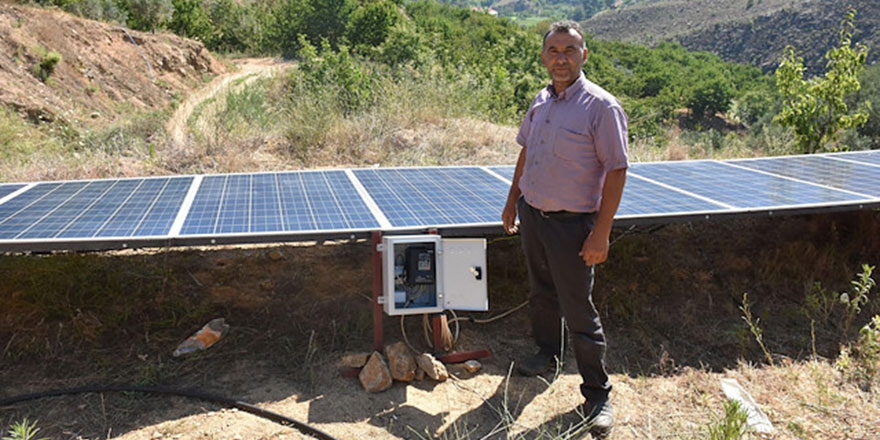 Kiraz bahçesinde kendi elektriğini üretiyor