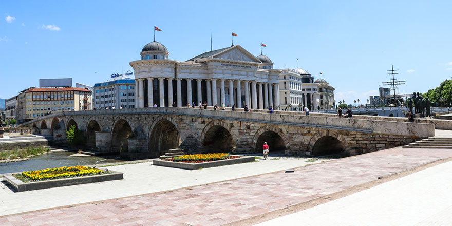 Farklı mimari stillerin kesiştiği Balkan şehri: Üsküp