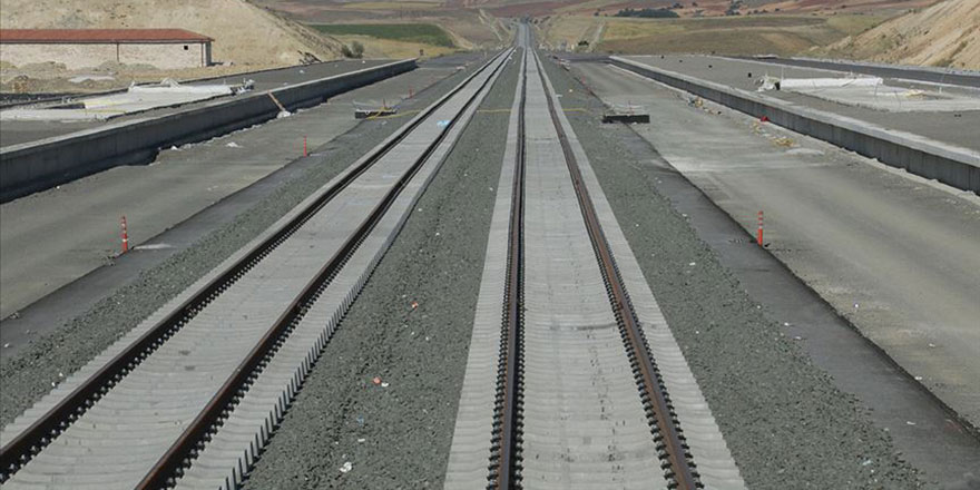 Ankara-Sivas YHT Projesi'nde ray serimi sürüyor