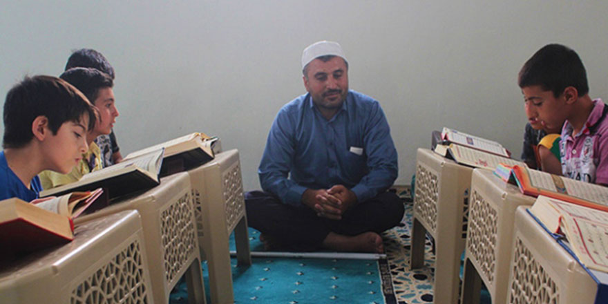 Görme engelli imam çocuklara ışık oluyor