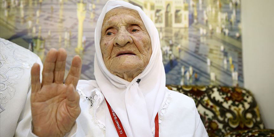 Türkiye'nin en yaşlı hacı adayı 97 yaşındaki Fatma anne