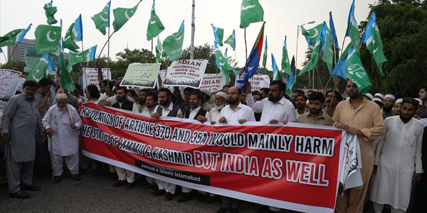 Hindistan'ın Keşmir kararı Pakistan'da protesto edildi