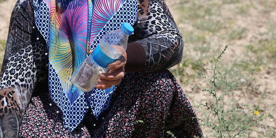 Tarladan nohut aldı, parasını pet şişe içinde bıraktı