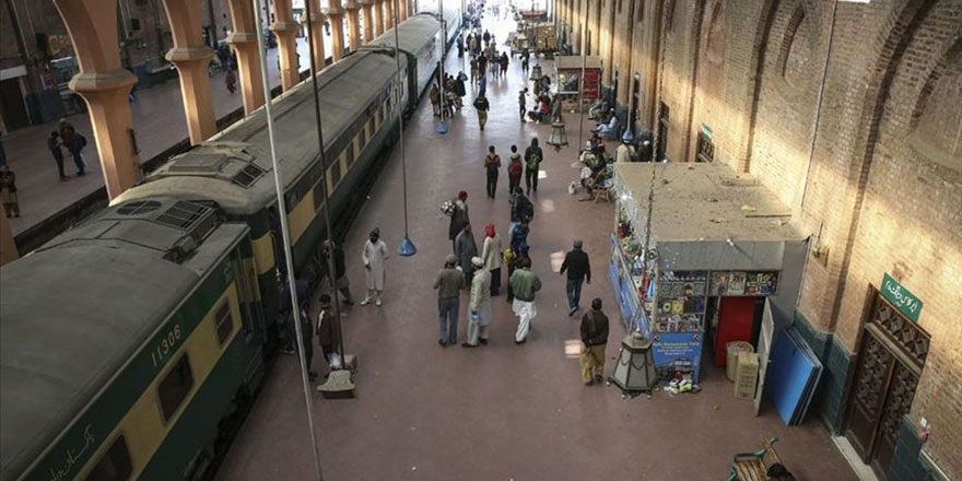 Pakistan-Hindistan arası tren seferleri durduruldu