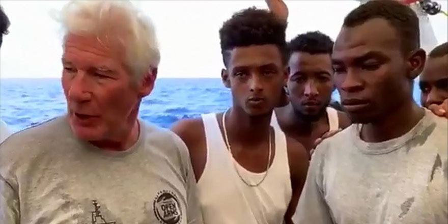 Hollywood yıldızı ile İtalya arasında göçmen krizi