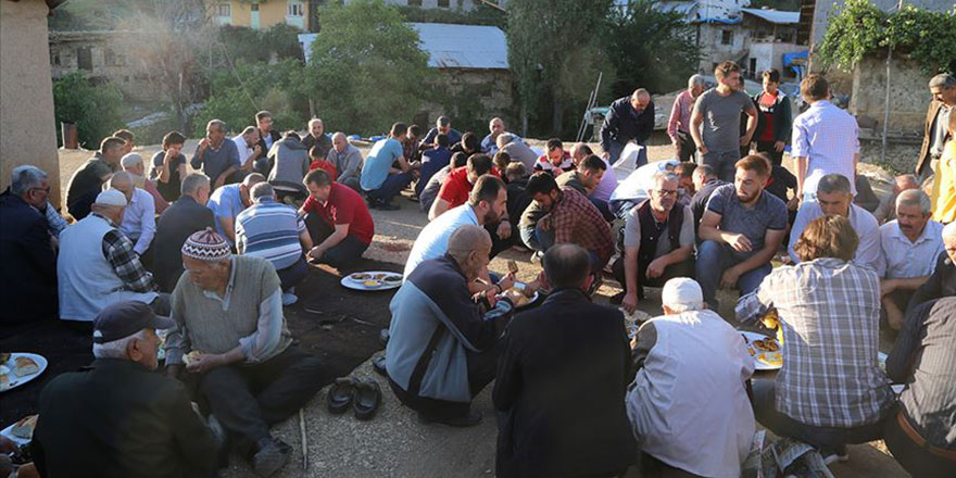 Bu mahallede bayram 'dam'da başlıyor