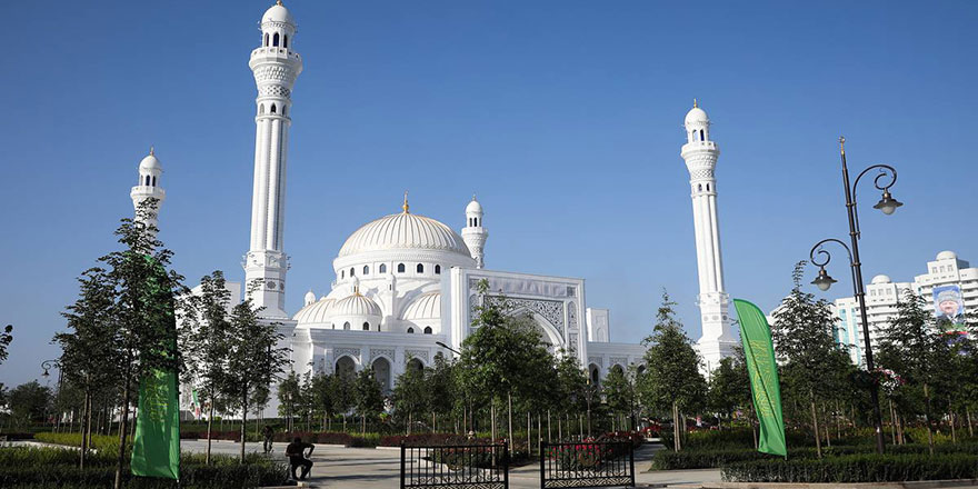 Avrupa'nın en büyüğü Hz. Muhammed Camisi açıldı