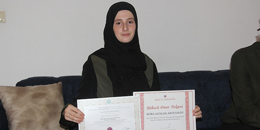 Suriyeli 23 yaşındaki kız 2 üniversite bitirdi, üçüncüye başladı