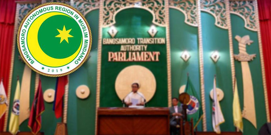 Bağımsızlığını kazanan Müslüman Moro'nun resmi logosu ay yıldız