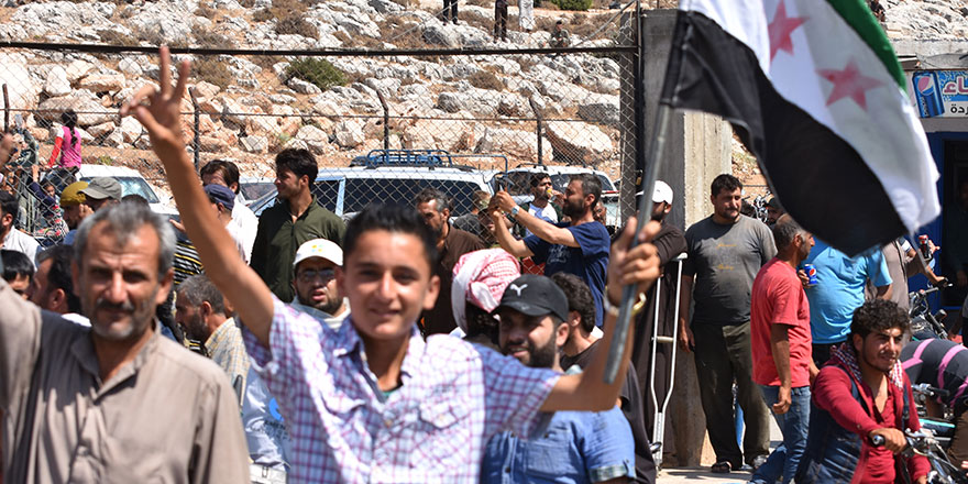 İdlib'deki siviller, rejim ve Rusya'yı protestoyu sürdürüyor