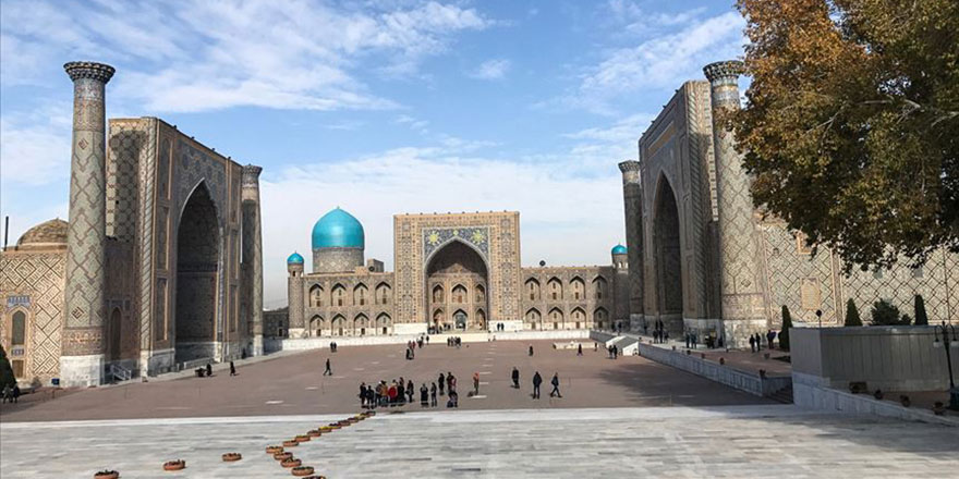 Hadis ilminde tartışmasız otorite İmam Buhari'yi rahmetle yad ediyoruz