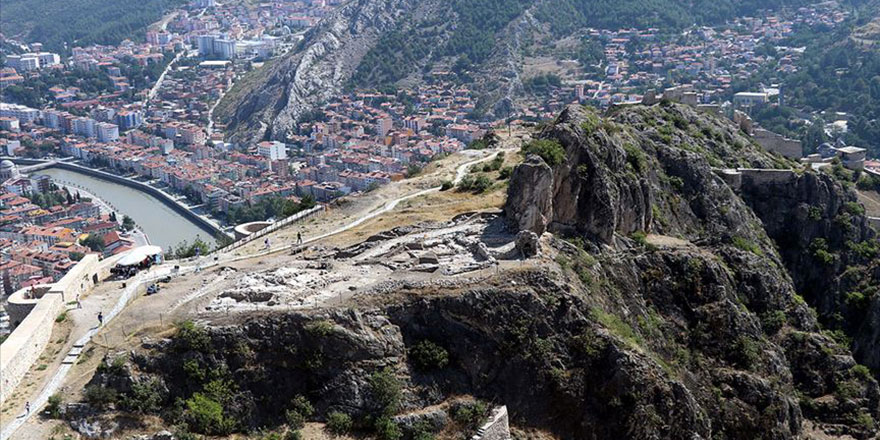 Amasya'da 700 yıllık cami kalıntısı ve sokak bulundu