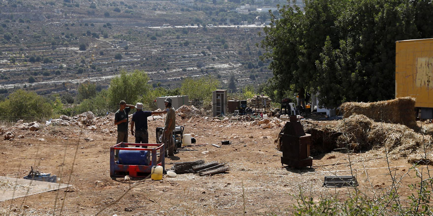 İşgalci Yahudi yerleşimciler, Batı Şeria'da Filistinlilerin arazisine el koydu