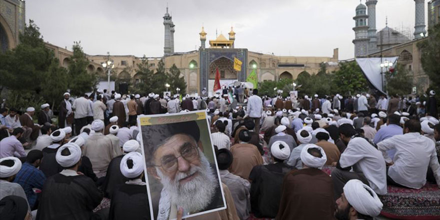 İran'da din adamları arasında kutuplaşma iddiası