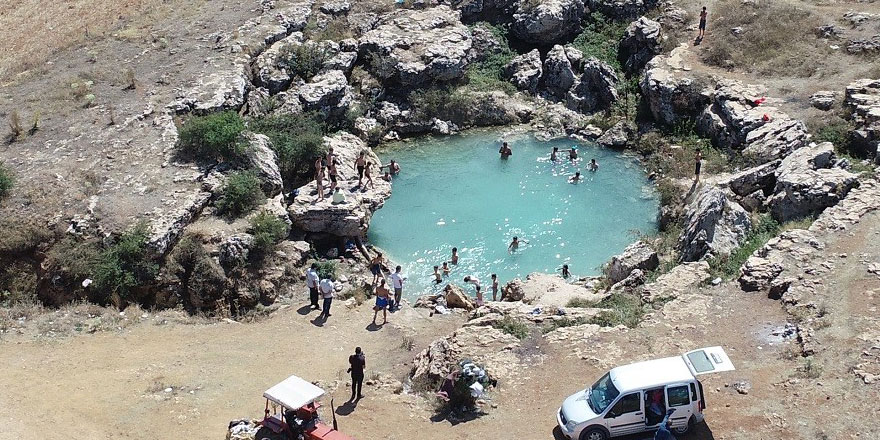 Uyuz ve egzaması olanlar Sivas'taki göle akın ediyor
