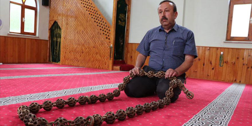 Tek parça ağaçtan 185 santimetrelik tespih