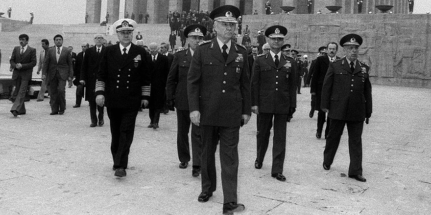 Kenan Evren ve Tahsin Şahinkaya'nın yaptıkları dünyada yanlarına kâr kaldı