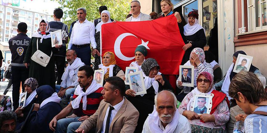 Diyarbakır annelerinin oturma eylemine katılım sürüyor