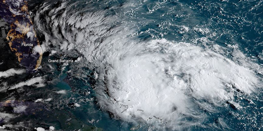 Atlas Okyanusu'nda Humberto Kasırgası milyonları korkutuyor