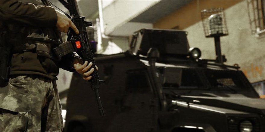 Hakkari'de PKK'lı terörist teslim oldu