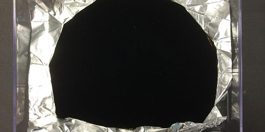Yeni 'en siyah cisim' ışığın yüzde 99,995'ini emiyor
