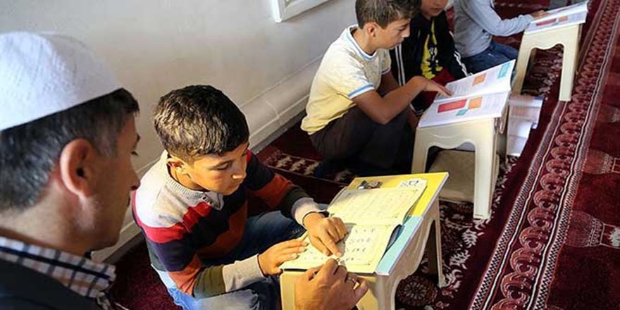 Camiler 365 gün Kur’an eğitimi için açıktır