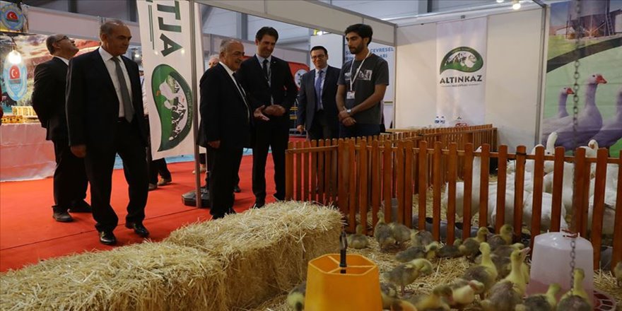 'Mobil Hayvan Hastanesi' çiftçilerin ilgi odağı oldu