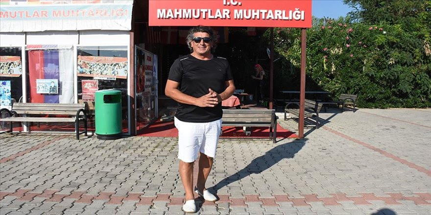 Üç dil bilen muhtar 40 milletten yabancının hizmetinde