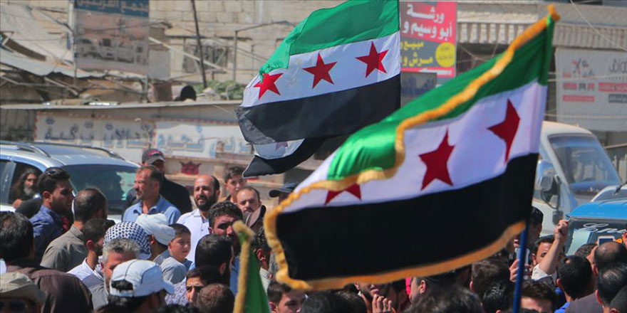 Cuma namazından çıkan İdlibliler Esed, Rusya ve Çin'i protesto etti