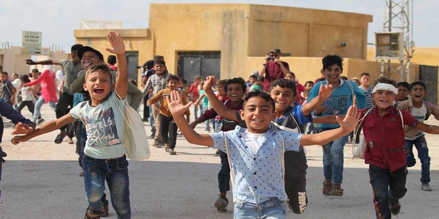 Savaş mağduru çocuklar gönüllerince eğlendi