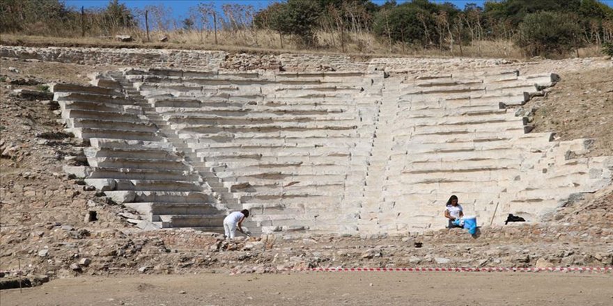 Parion Antik Kenti 18 asırlık surlarıyla gün yüzüne çıkıyor