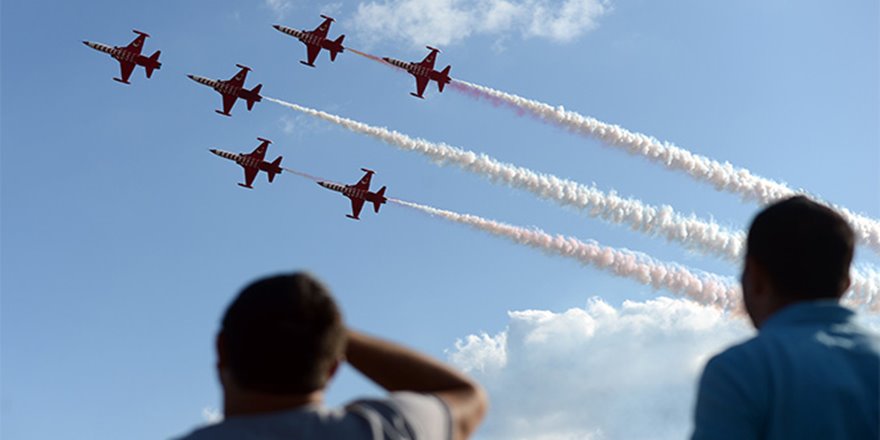 Türk Yıldızları ve SU-30 TEKNOFEST'te nefes kesti