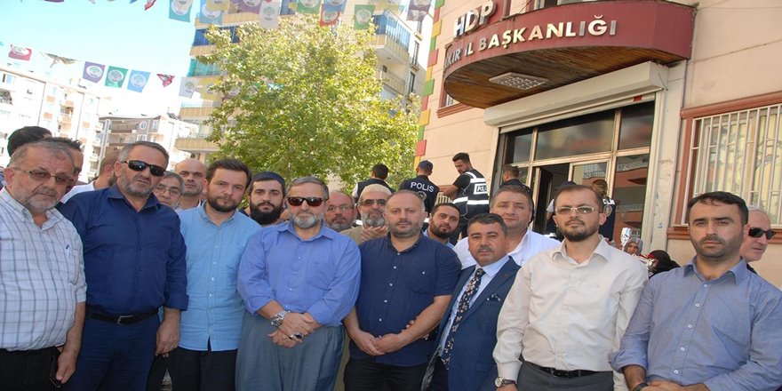 İstanbul din görevlilerinden evlat nöbetindeki ailelere destek ziyareti