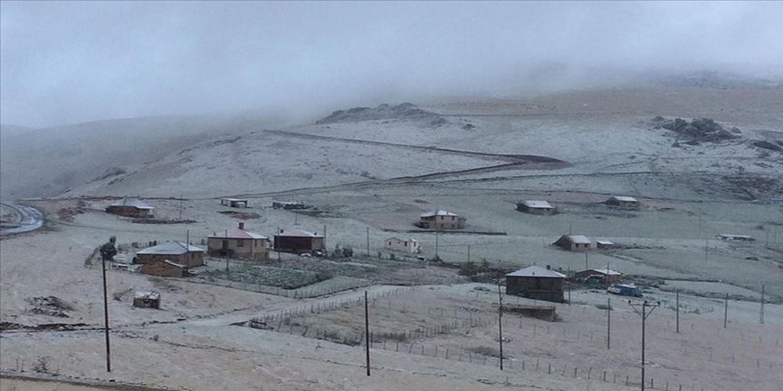 Yaylalar beyaz rahmete büründü