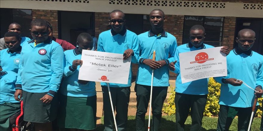 Afrika'daki görme engellilere ışık oldular