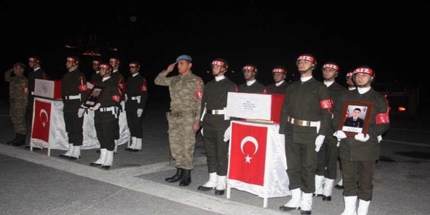 Hakkari'de şehitlerimiz için tören düzenlendi