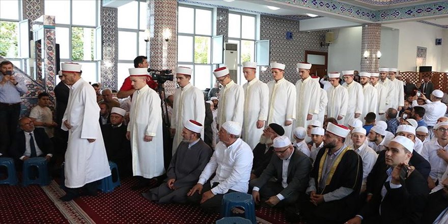 Arnavutluk'ta yaklaşık 70 yıl sonra ilk hafızlık töreni