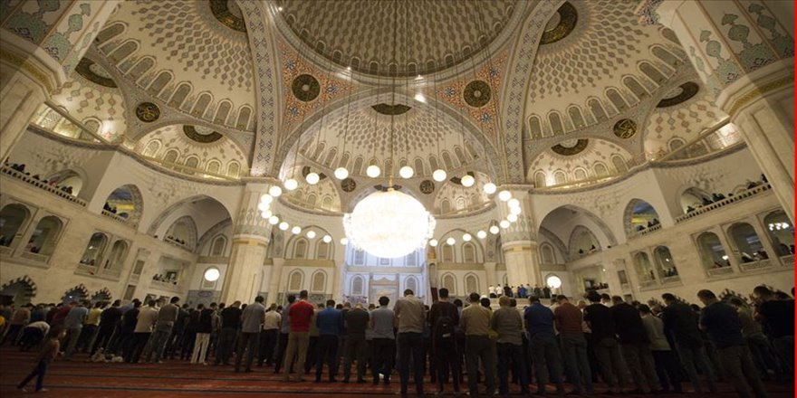 Camilerde artık her gün ders var