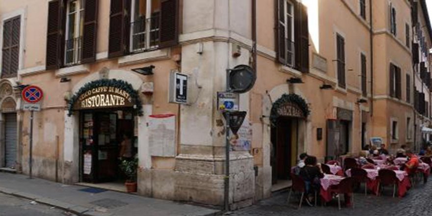 İki tabak makarna ve bir su için 2 bin 700 TL’lik hesap!