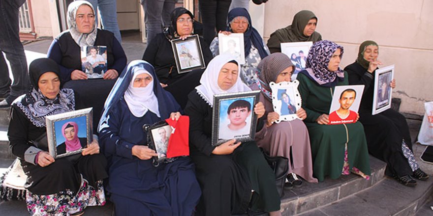 Annelerin HDP önündeki evlat nöbeti 28'inci gününde