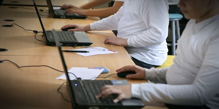 MEB okullarda yapay zeka eğitimi için kolları sıvadı