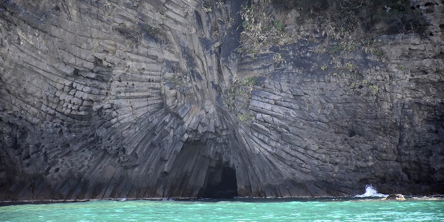 80 milyon yıllık lav sütunlarına turist ilgisi