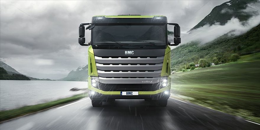 BMC kamyonda gaza basıyor