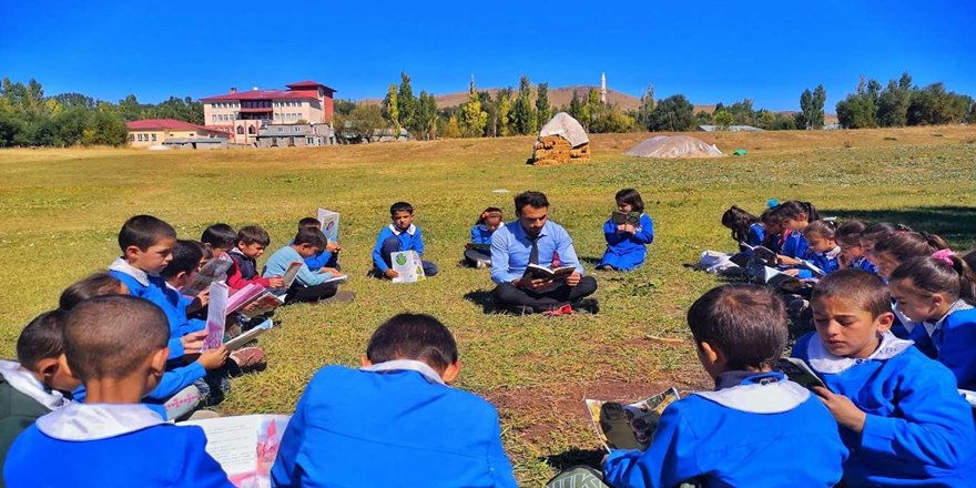 1 milyonu aşkın öğretmen öğrencilere yön veriyor
