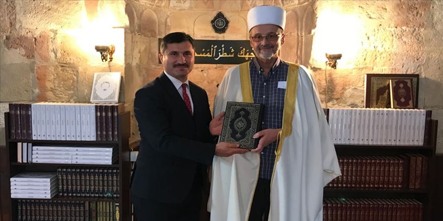 Sırbistan'da cami cemaatine Kur'an'ın Boşnakça meali dağıtıldı