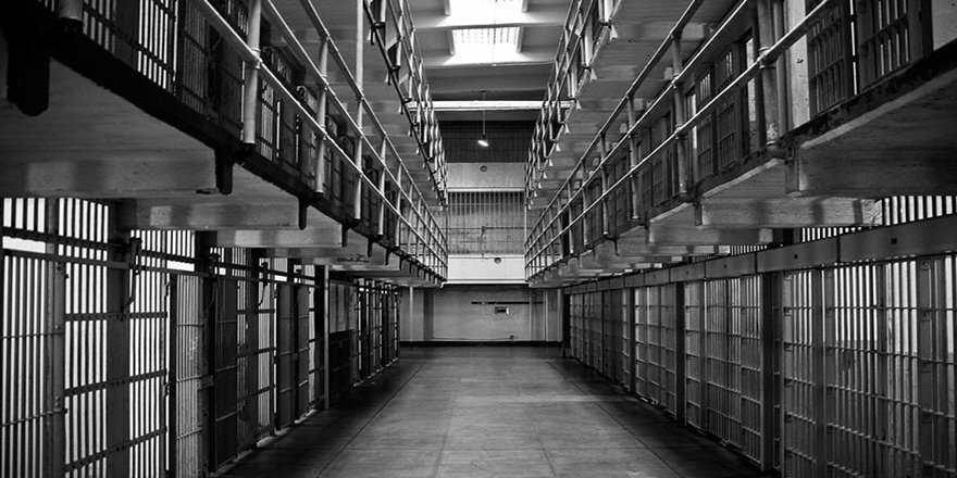 Hükümlüler sağlık kurumları için ayda 1,5 milyon maske üretiyor