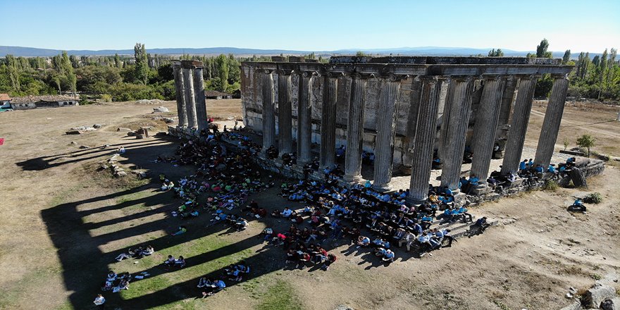 'Tarihin sayfalarında' kitap okudular