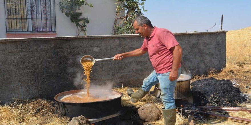 Unutulan hedik geleneğini sürdürüyorlar