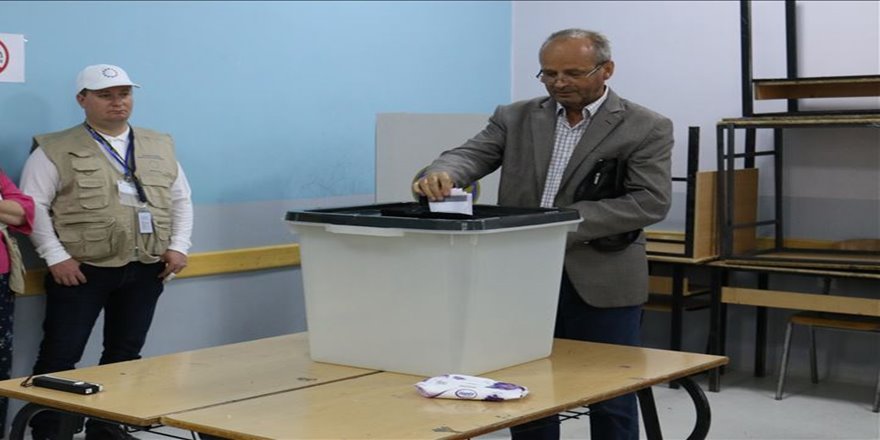 Kosova'da halk sandık başında