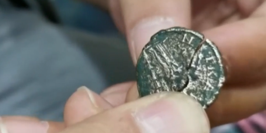 Yolda yürürken buldu! Üzerinde Kraliçe Nikaia'nın adı yazıyor